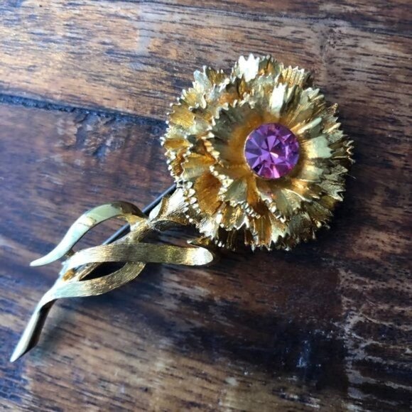 Vintage Gold Carnation Brooch  Pink Jewel - Picture 1 of 7